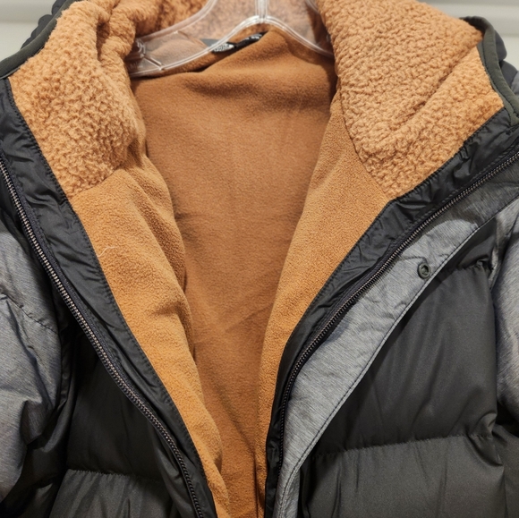 Boys Northface Coat - Picture 4 of 5